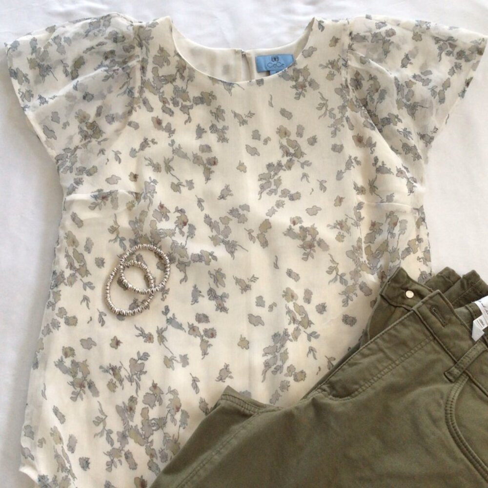 CeCe Ruffled Sleeve Floral Printed Blouse Sz XS